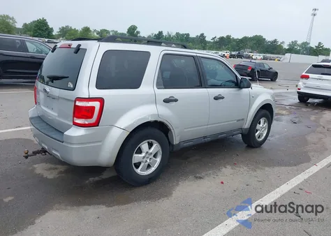 2008 Ford Escape Xlt z USA, uszkodzony, nr VIN 1FMCU03128KA31025